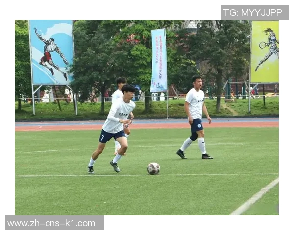 足球场上的感人瞬间:那些让人热泪盈眶的友谊与拼搏故事 足球场上的感人瞬间:那些让人热泪盈眶的友谊与拼搏故事